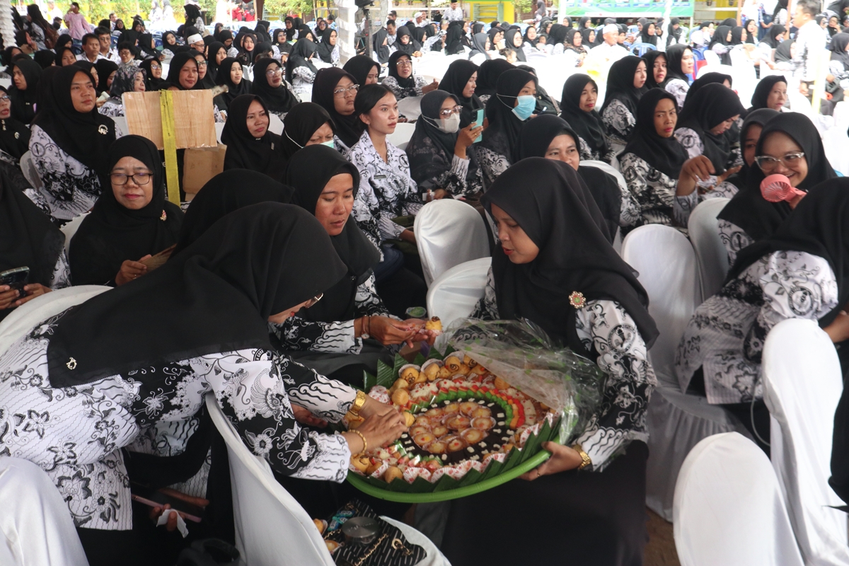 HUT PGRI 80 DAN HGN 2025 KABUPATEN BARITO KUALA