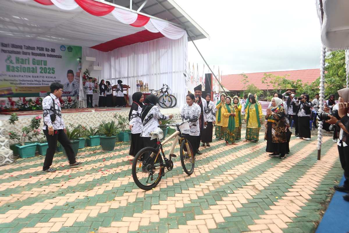 HUT PGRI 80 DAN HGN 2025 KABUPATEN BARITO KUALA